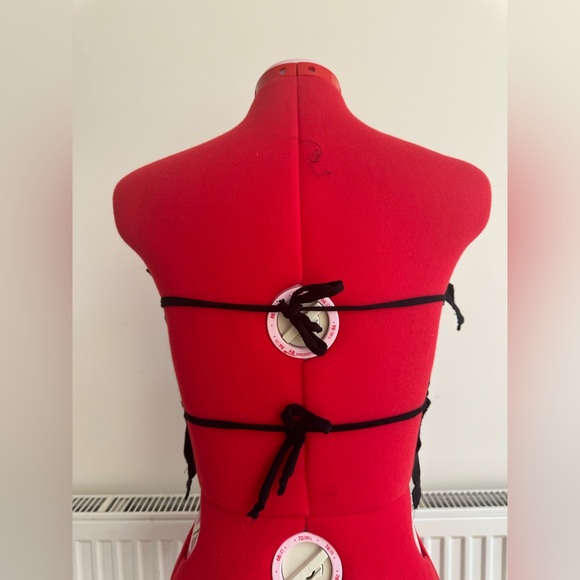 Bare Minimale Ruched Backless Tie Up Crop Top - Picture 3 of 3